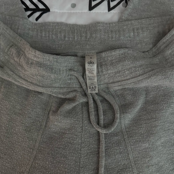 Alo Soho Sweatpant - Picture 3 of 5